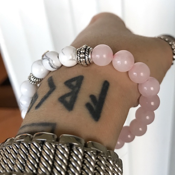 Rose quartz & white howlite lotus flower bracelet - Picture 4 of 10